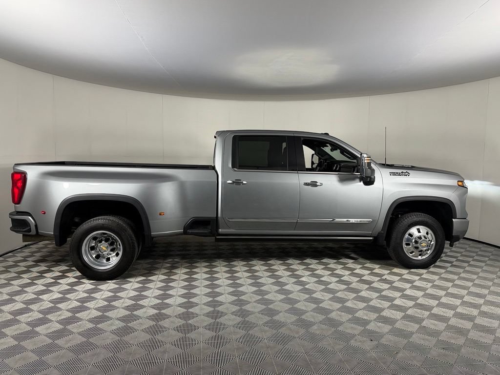 Used 2024 Chevrolet Silverado 3500 High Country w/ Technology Package AWD/4WD image 7