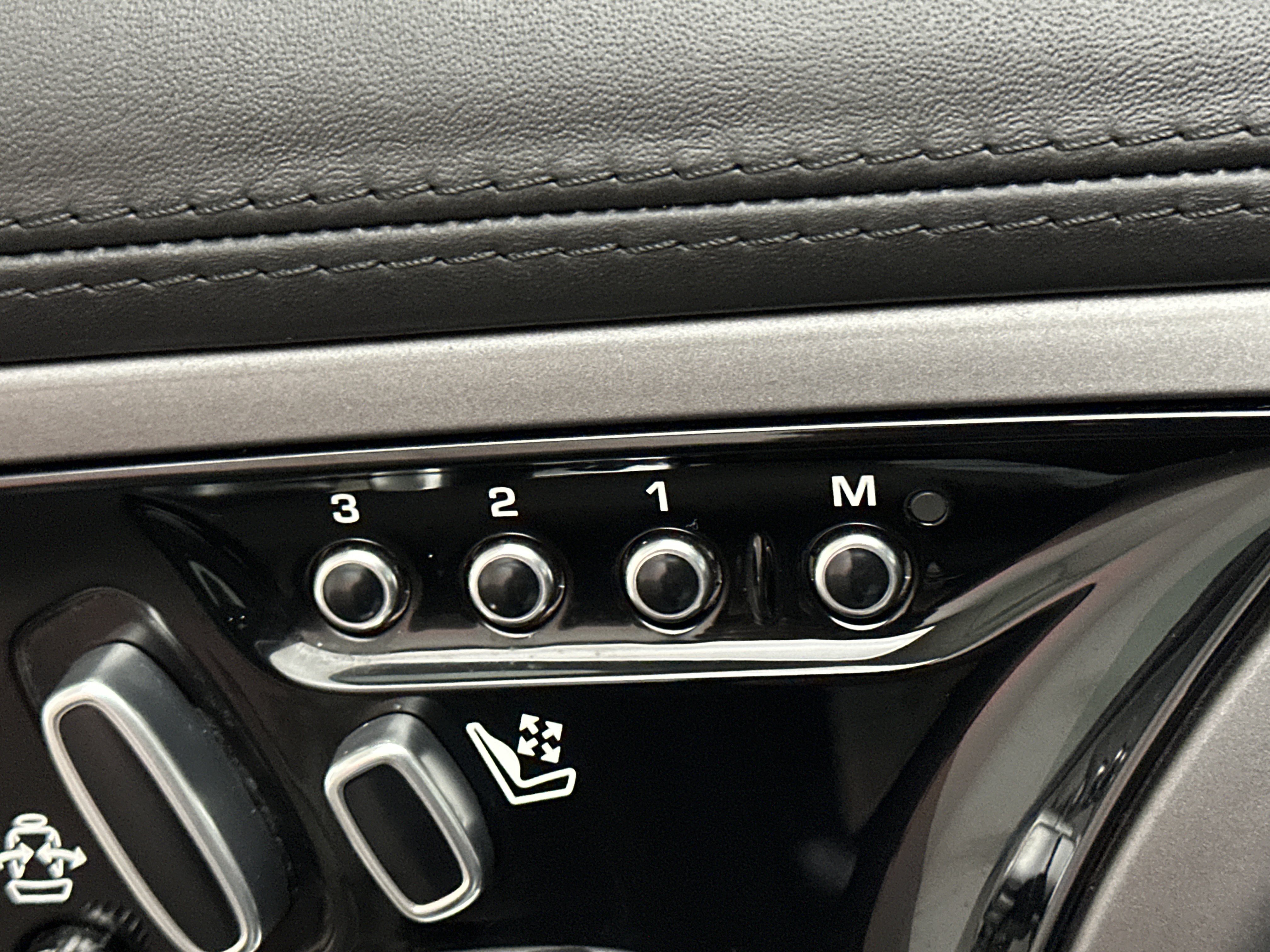 Used 2016 Jaguar F-TYPE Convertible RWD image 32