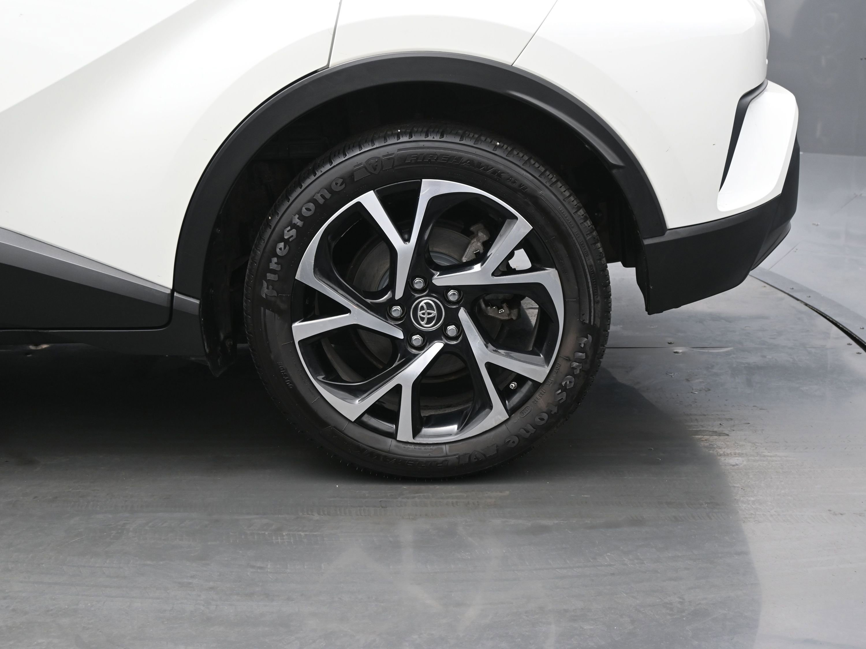 Used 2019 Toyota C-HR Limited image 9