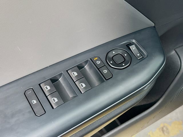 Used 2025 Kia K4 LX image 17