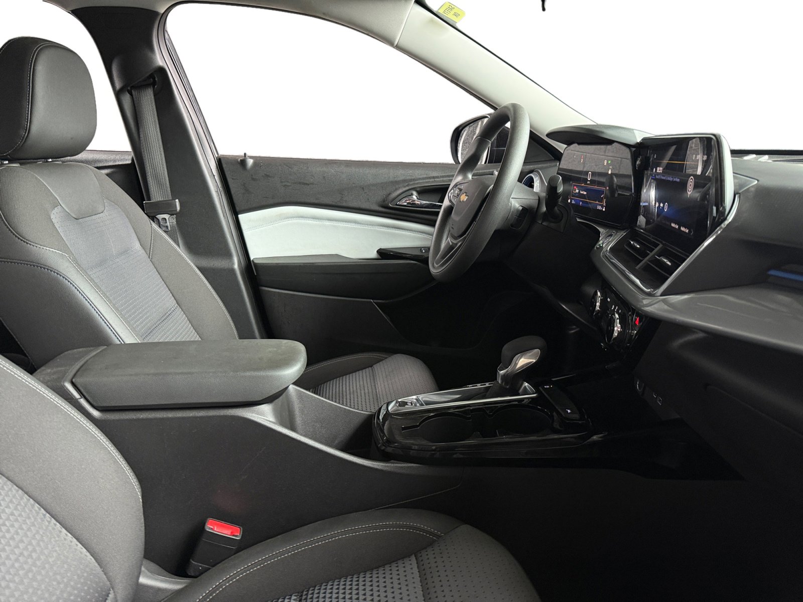 Used 2025 Chevrolet Trax LT image 12