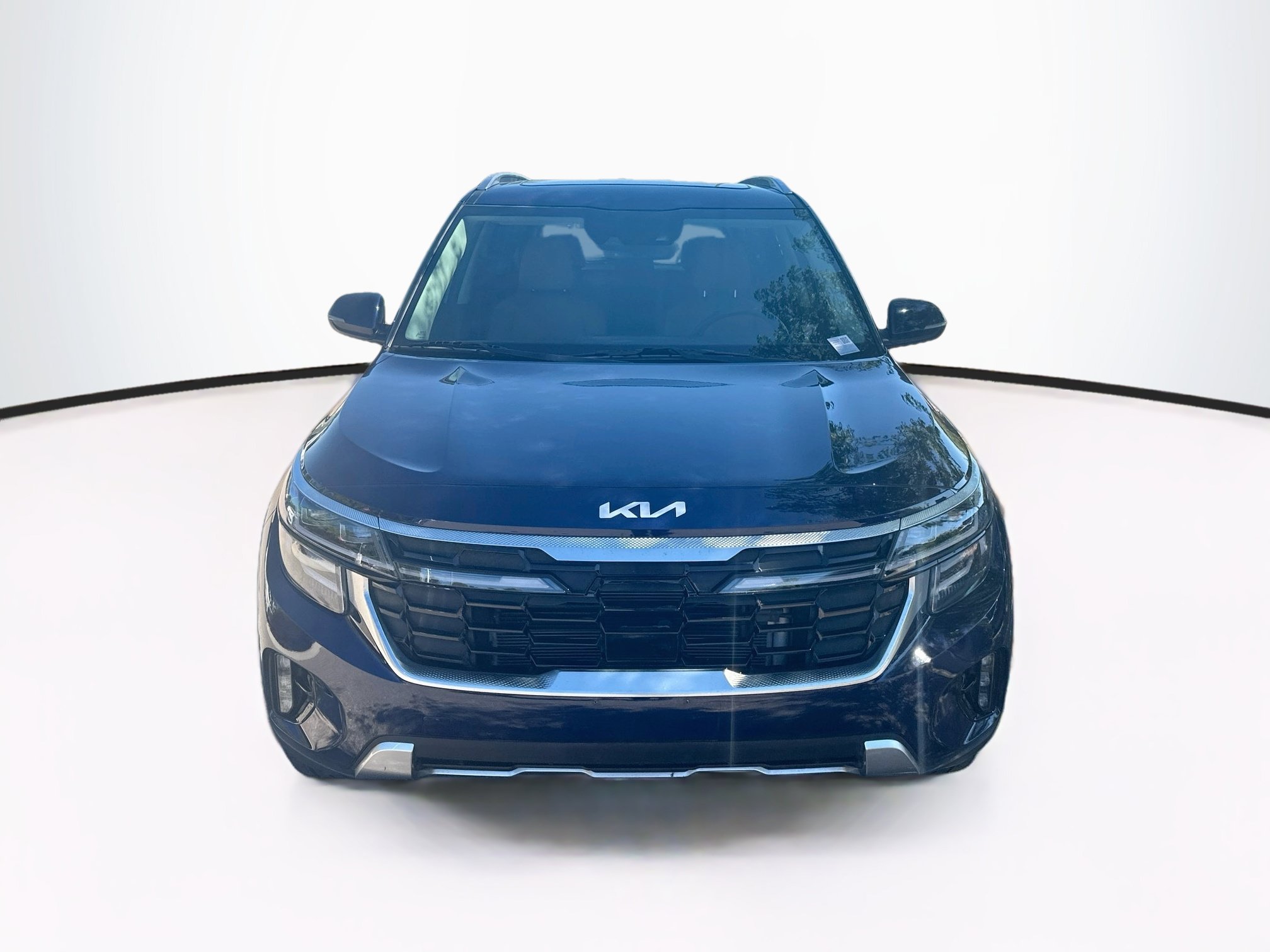 Used 2024 Kia Seltos SX w/ SX Sunroof Package AWD/4WD image 2
