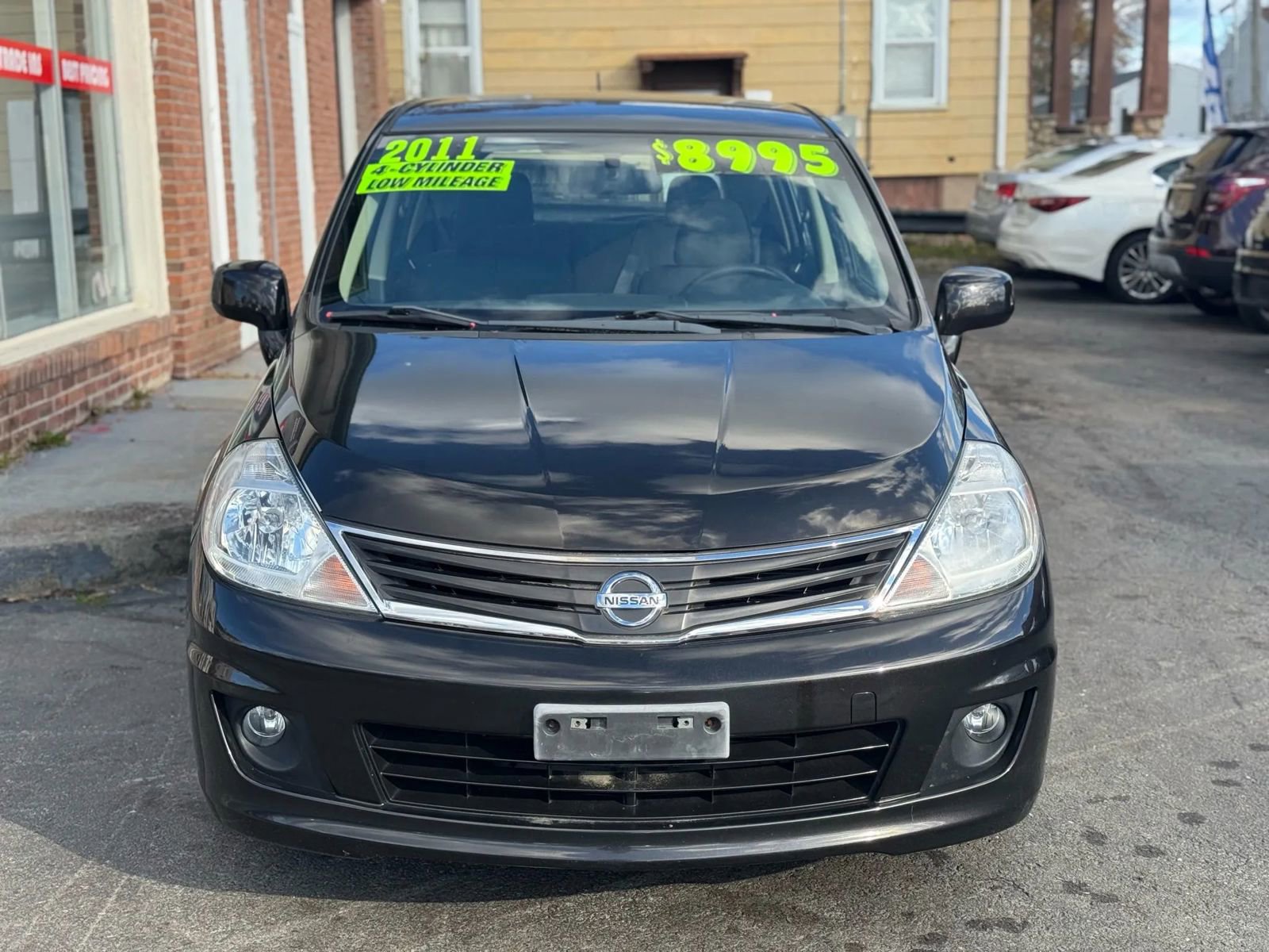 Used 2011 Nissan Versa SL w/ Premium Pkg image 2