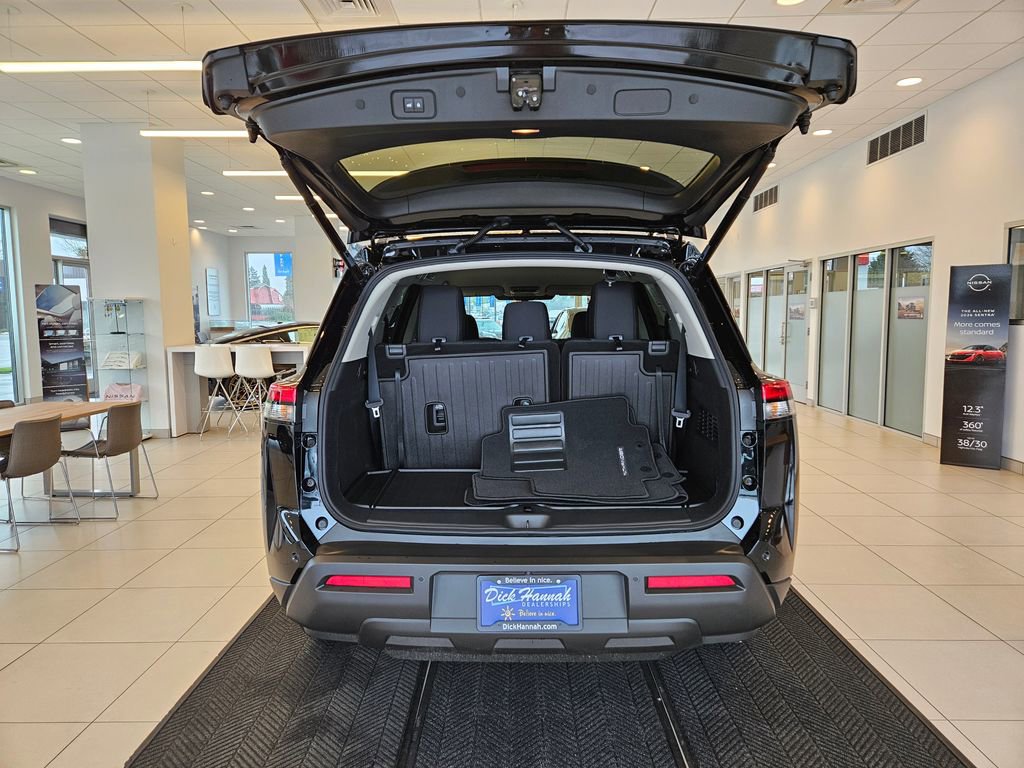 New 2025 Nissan Pathfinder SV w/ Black Appearance Package AWD/4WD image 9