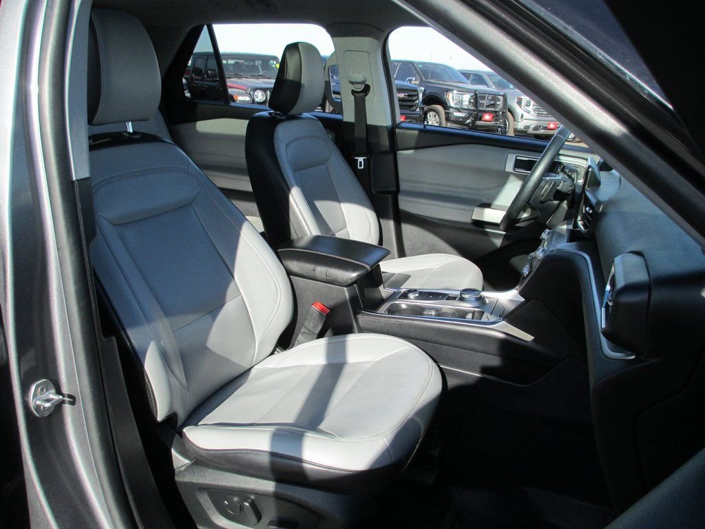 Used 2021 Ford Explorer XLT w/ Equipment Group 202A image 20
