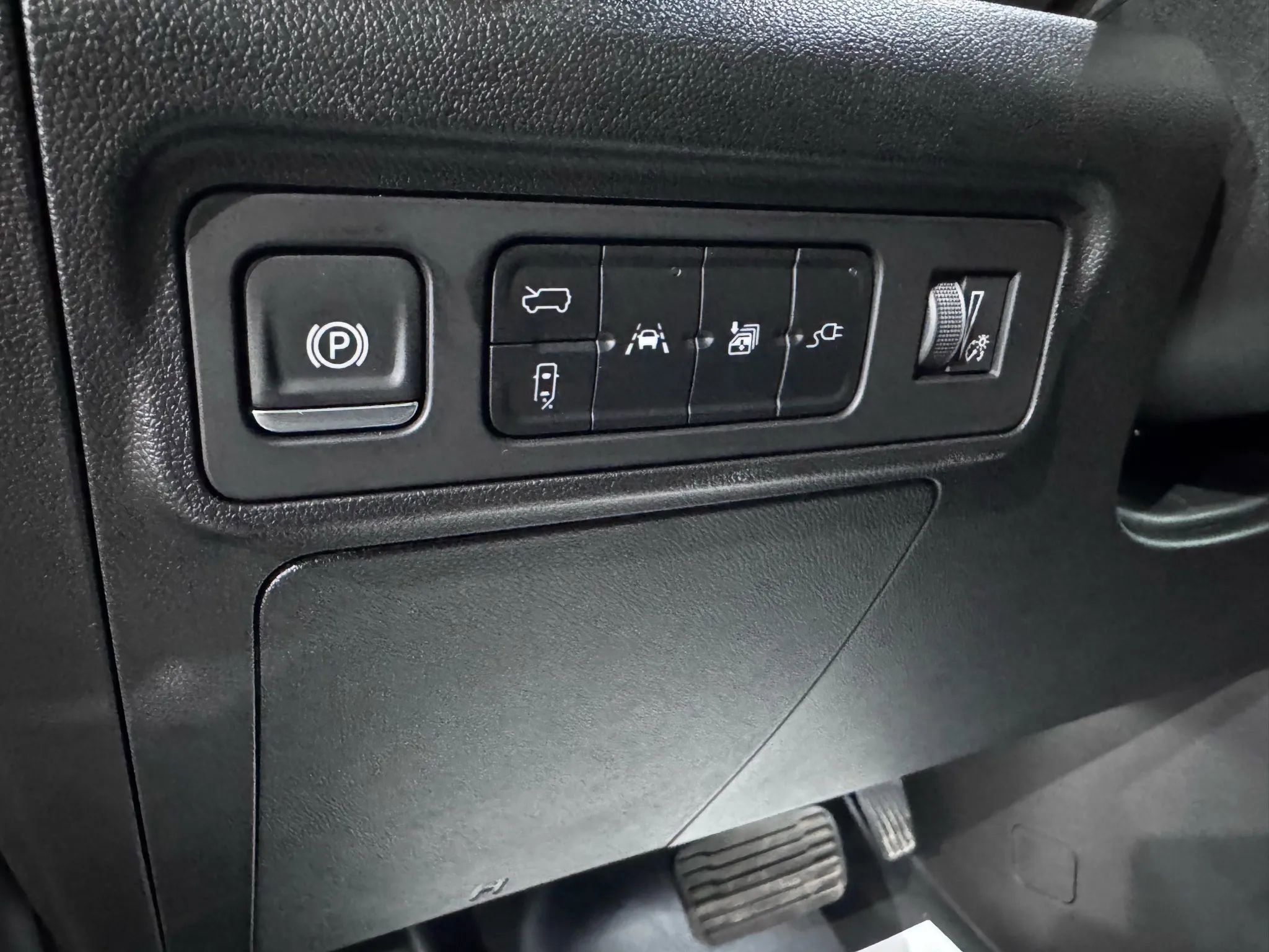 Used 2024 GMC Hummer EV 2X w/ LPO, Illumination Package image 30