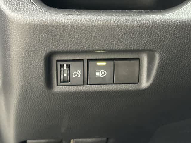 Used 2022 Toyota RAV4 LE AWD/4WD image 19
