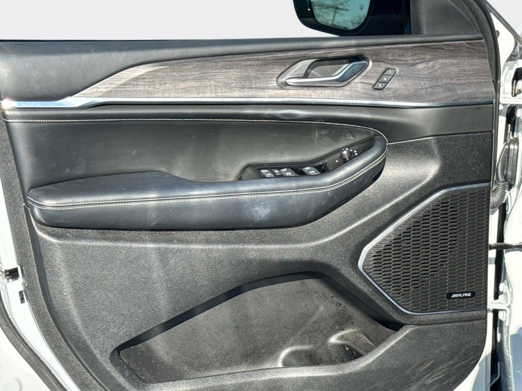 Used 2023 Jeep Grand Cherokee L Overland image 17