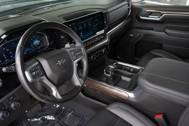 Used 2023 Chevrolet Silverado 1500 RST w/ Redline Edition AWD/4WD image 2