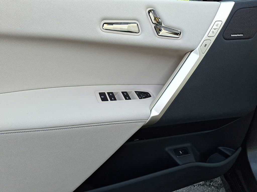 Certified 2023 BMW iX xDrive50 w/ Premium Package AWD/4WD image 8