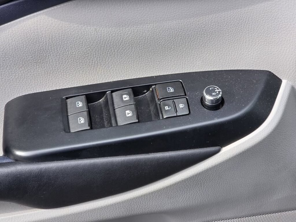 Used 2017 Toyota Highlander XLE FWD image 4