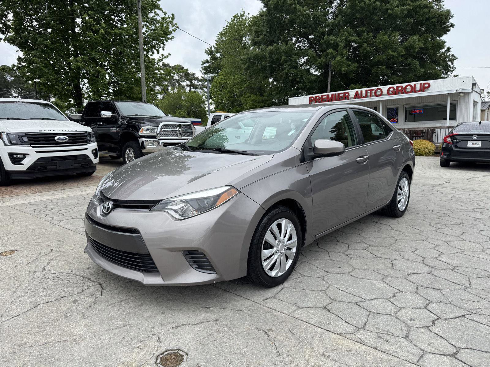 Used 2015 Toyota Corolla LE FWD image 1