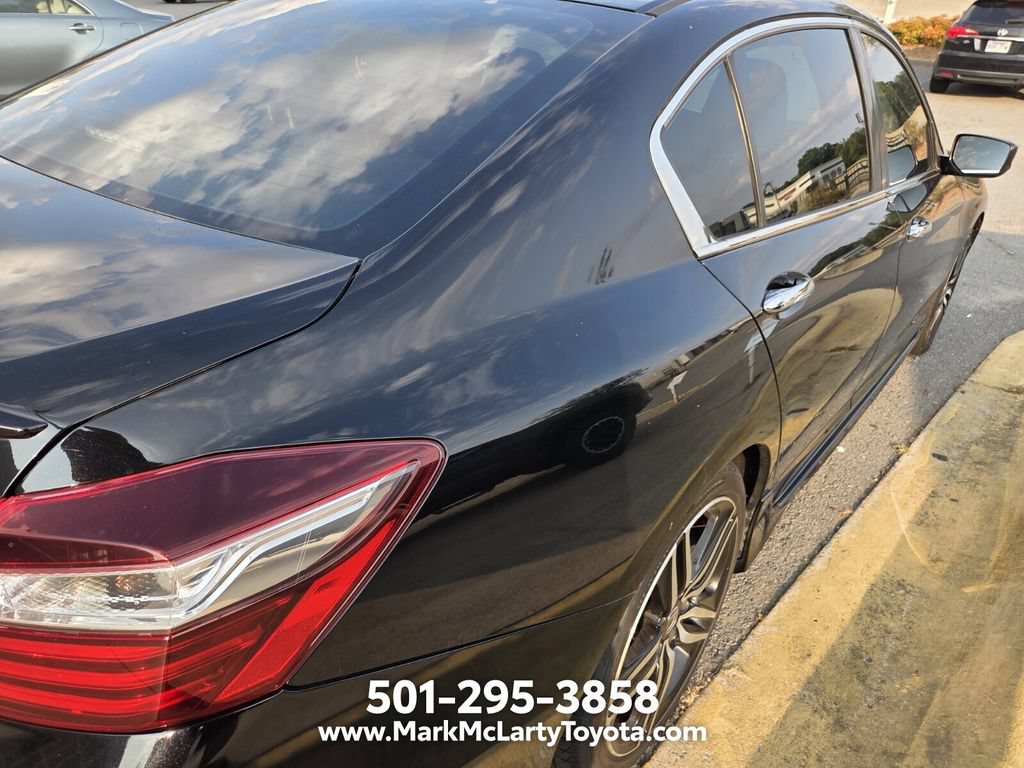 Used 2017 Honda Accord Sport image 9