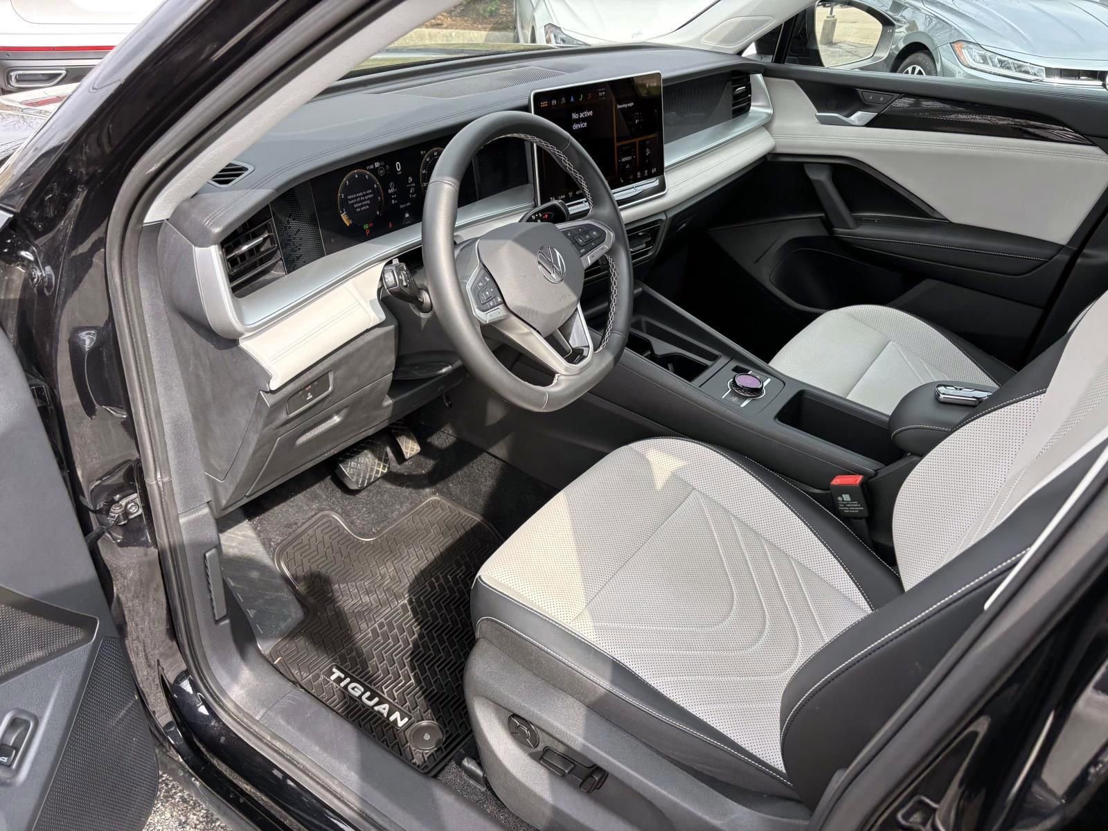 Certified 2025 Volkswagen Tiguan SE AWD/4WD image 24