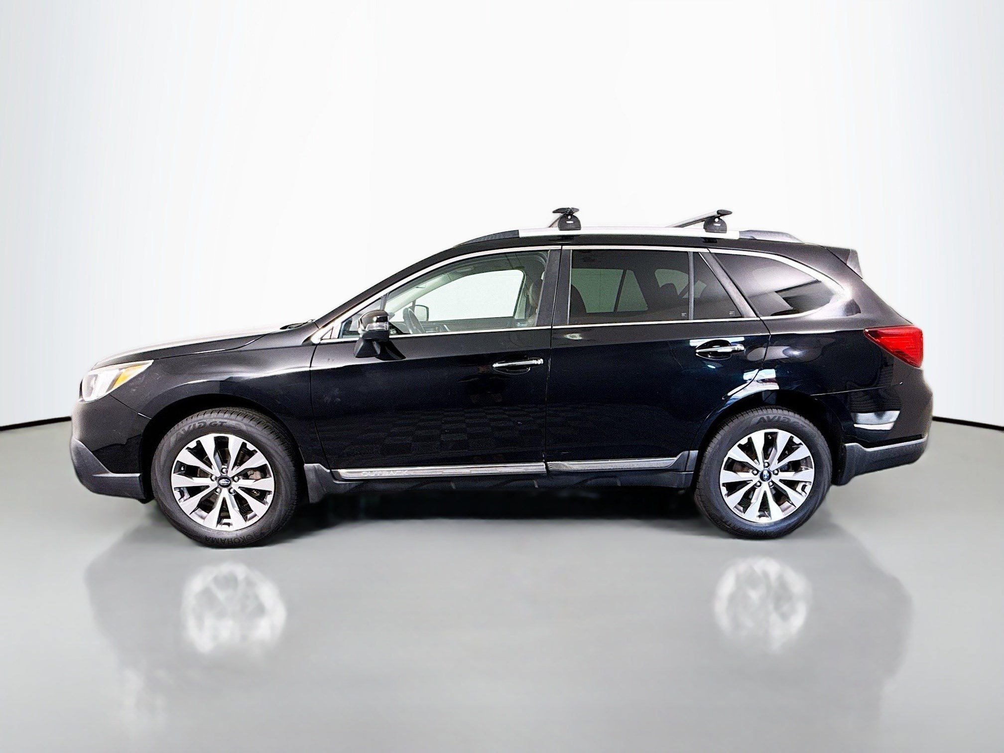 Used 2017 Subaru Outback 2.5i Touring w/ Popular Package #5A AWD/4WD image 6