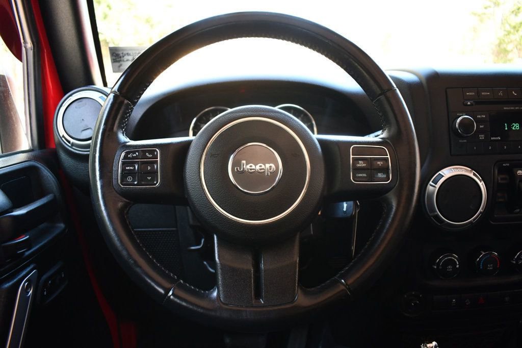 Used 2018 Jeep Wrangler Unlimited Sahara w/ Connectivity Group image 33