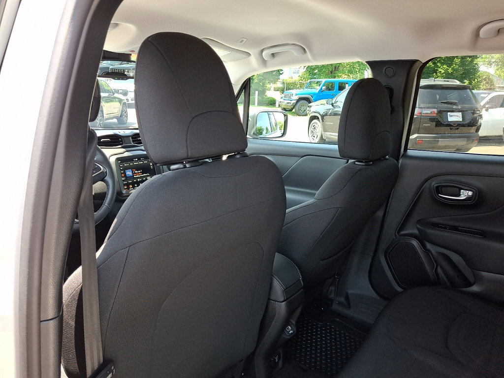 Certified 2022 Jeep Renegade Latitude w/ Convenience Group AWD/4WD image 21