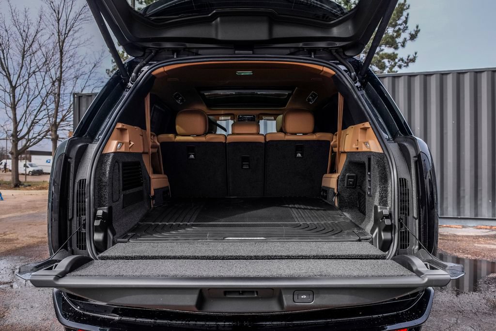 New 2026 Land Rover Range Rover Long Wheelbase SE AWD/4WD image 8