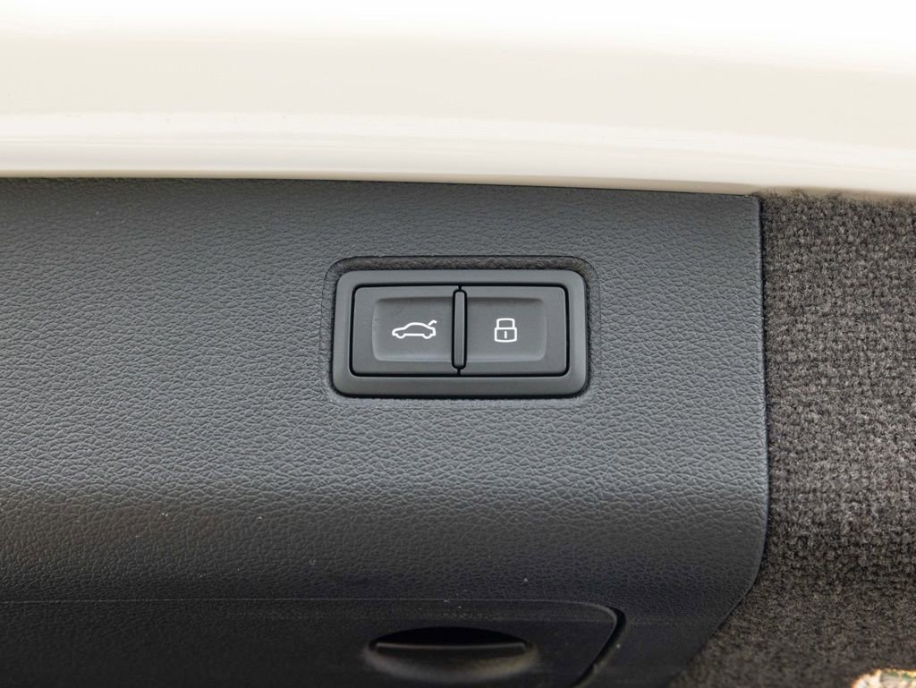 Used 2024 Bentley Bentayga image 62