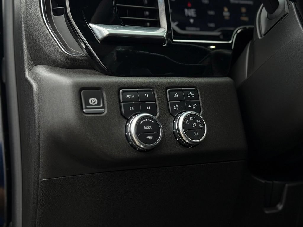 Used 2024 GMC Sierra 1500 Elevation w/ Elevation Premium Package AWD/4WD image 5