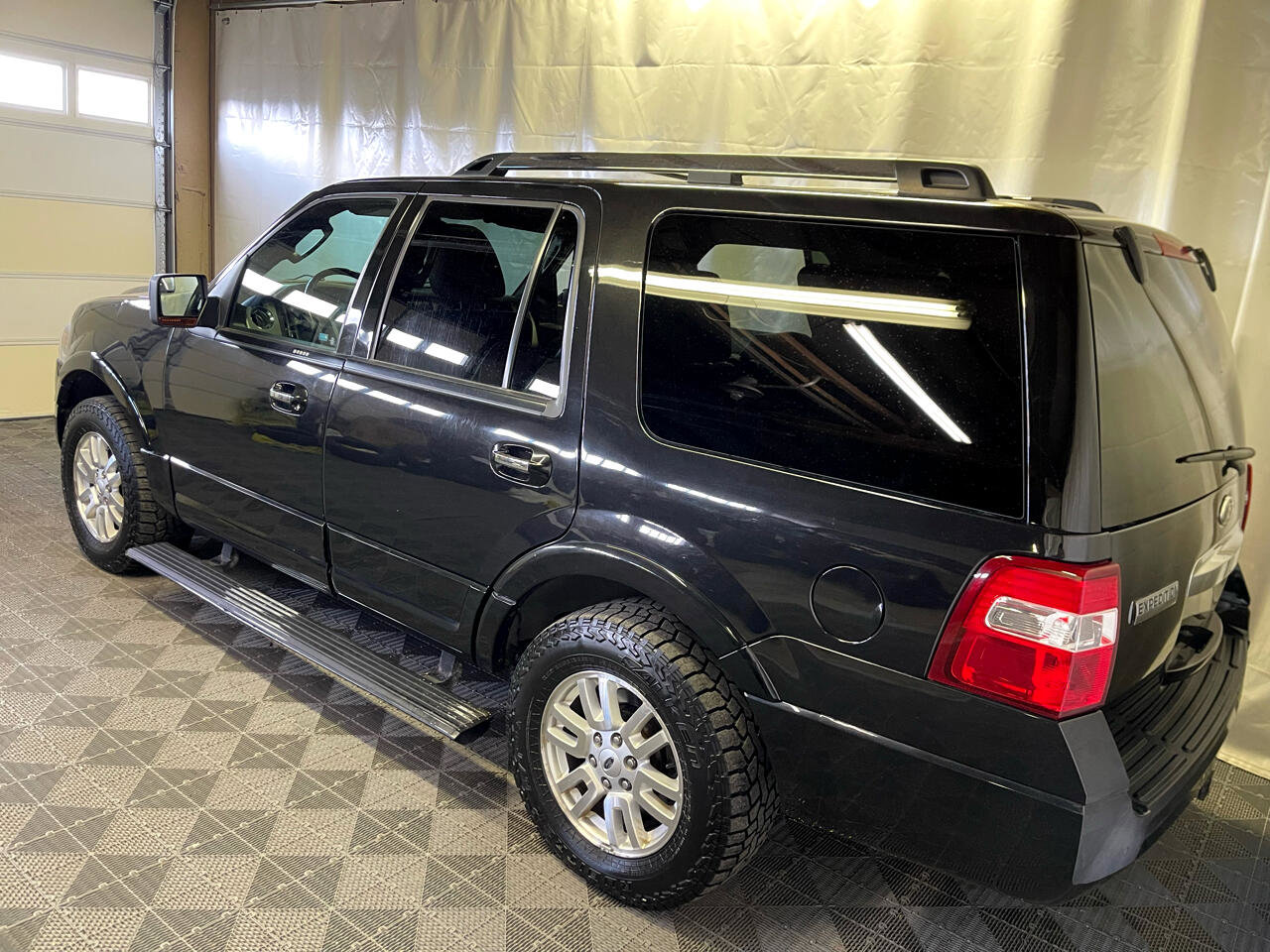 Used 2014 Ford Expedition Limited w/ Equipment Group 301A AWD/4WD image 4