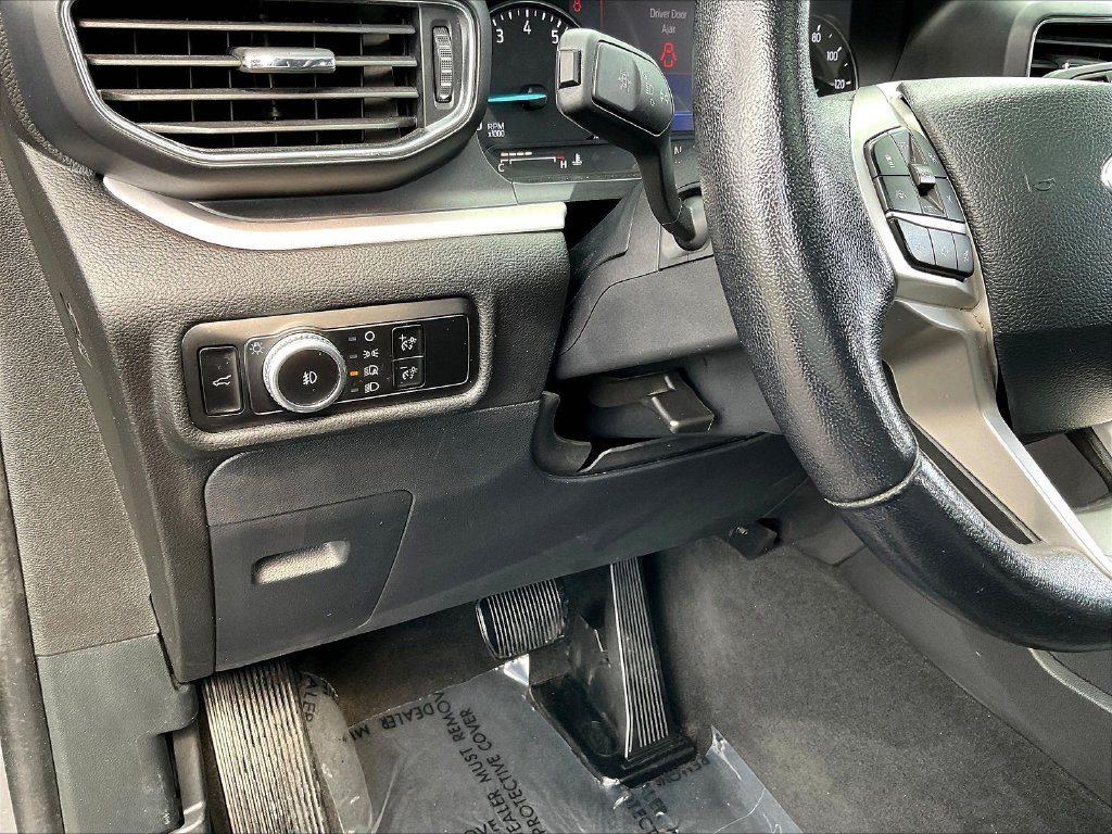 Used 2023 Ford Explorer XLT w/ Equipment Group 202A AWD/4WD image 24