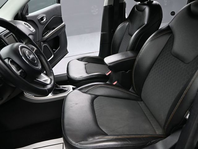 Used 2018 Jeep Compass Latitude w/ Cold Weather Group image 16