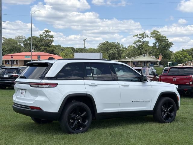 Used 2023 Jeep Grand Cherokee Altitude AWD/4WD image 6