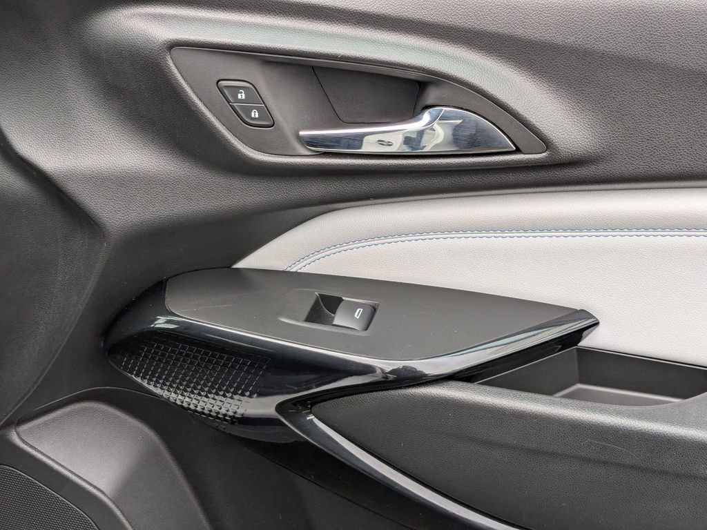 Used 2025 Chevrolet Trax LT w/ LT Convenience Package image 30