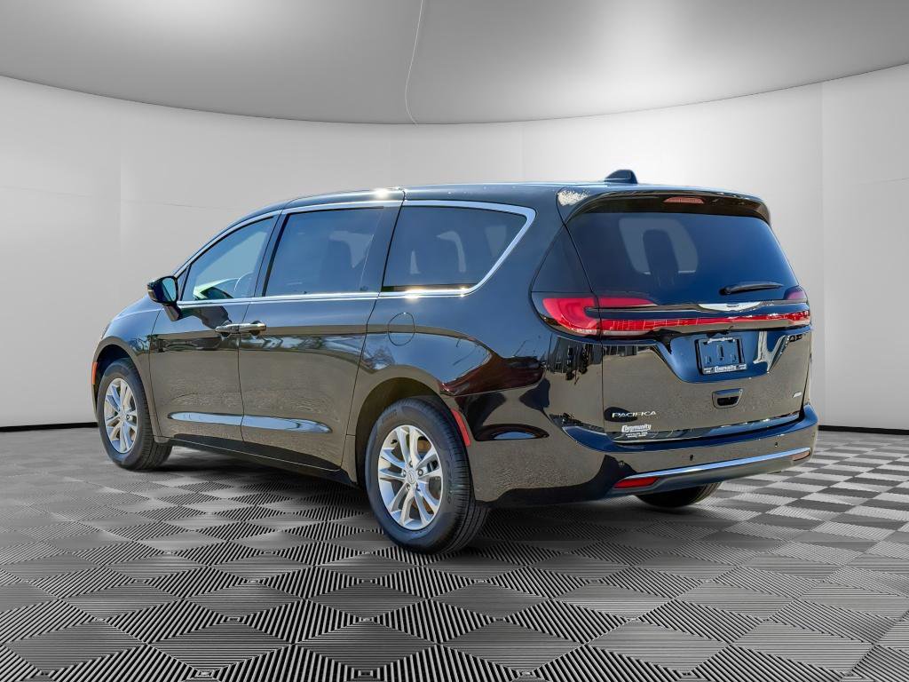 New 2026 Chrysler Pacifica Select AWD/4WD image 4