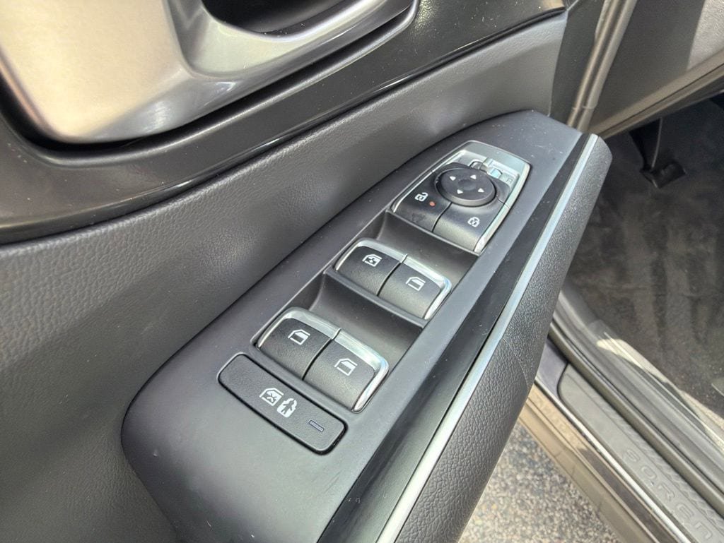 Certified 2025 Kia Sorento EX w/ Panoramic Sunroof Package AWD/4WD image 13
