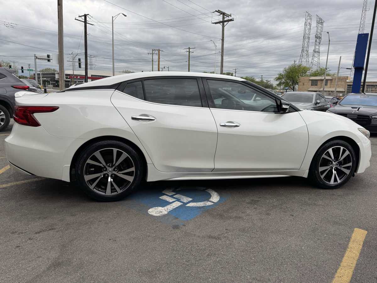 Used 2016 Nissan Maxima Platinum w/ Interior Lighting Package FWD image 4