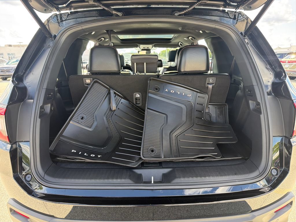 Used 2025 Honda Pilot Black Edition image 32