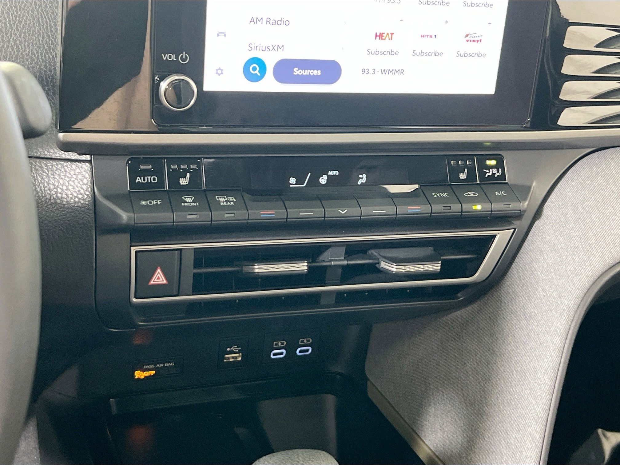 Used 2025 Toyota Camry LE w/ Convenience Package image 15