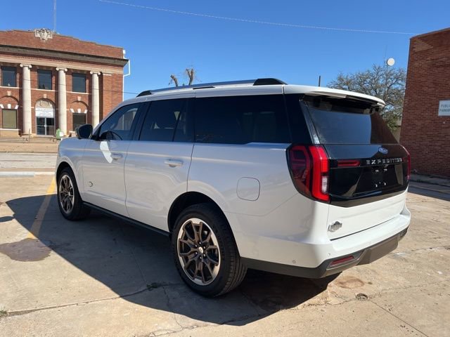 Used 2025 Ford Expedition King Ranch image 4