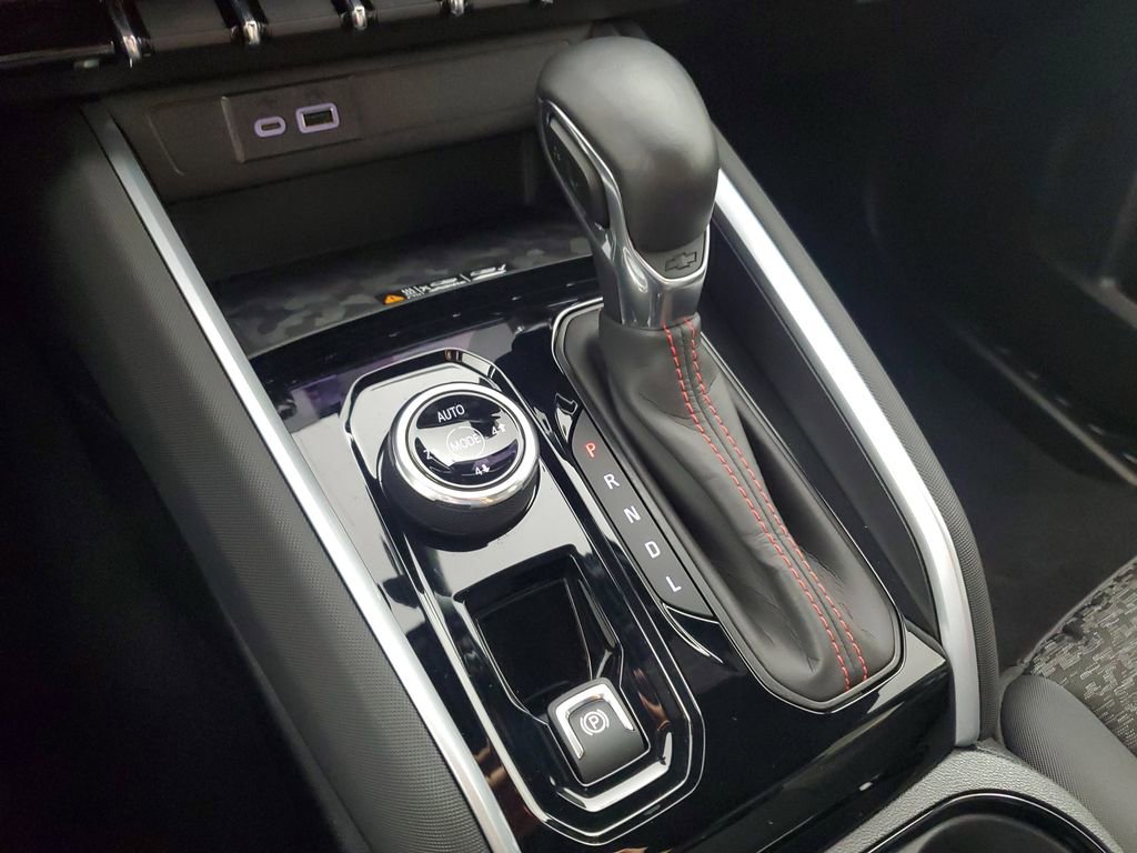 Used 2024 Chevrolet Colorado Z71 w/ LPO, Dark Essentials Package image 19