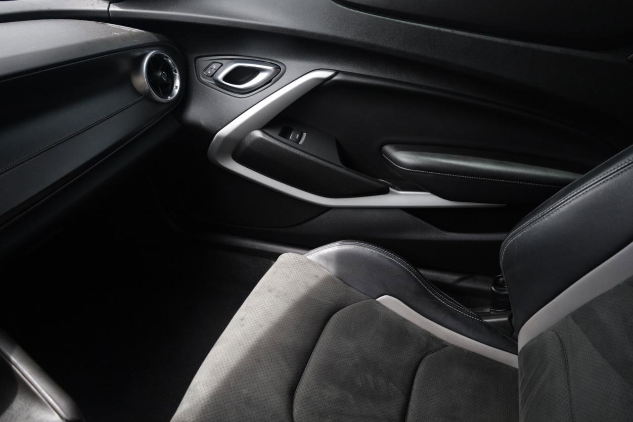 Used 2019 Chevrolet Camaro SS RWD image 13