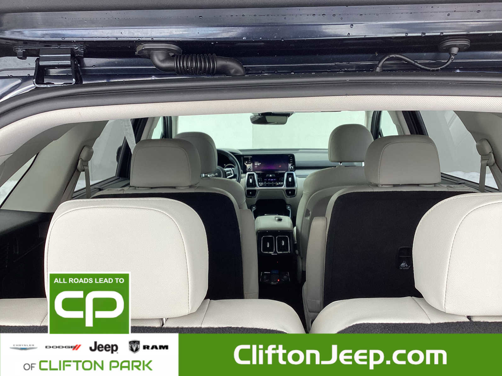 Used 2023 Kia Sorento SX Prestige image 8