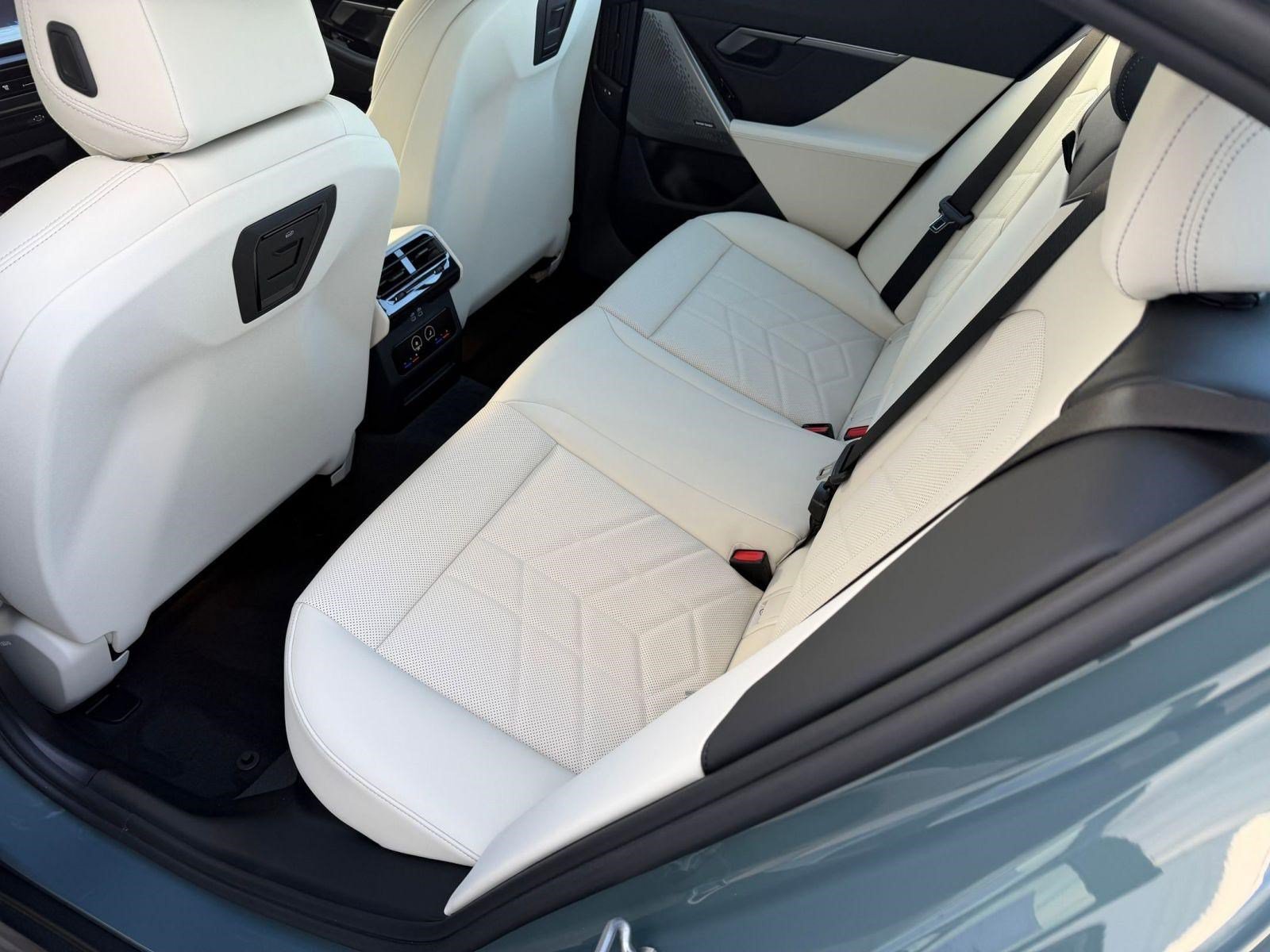 Used 2026 BMW 530i w/ Premium Package RWD image 14