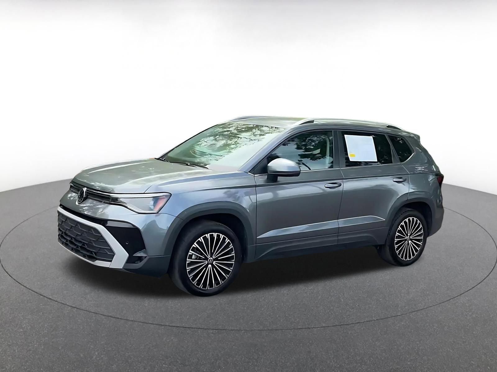 Used 2025 Volkswagen Taos SE image 8