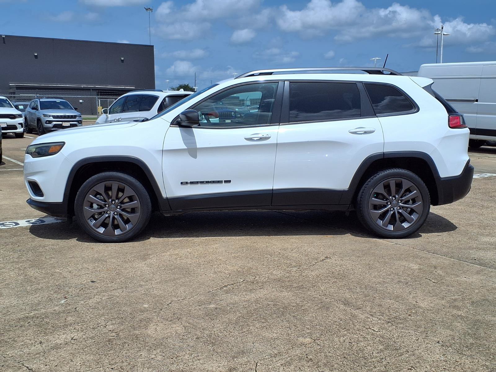 Used 2021 Jeep Cherokee Latitude Lux 80th Anniv w/ Quick Order Package 26U 80TH FWD image 25