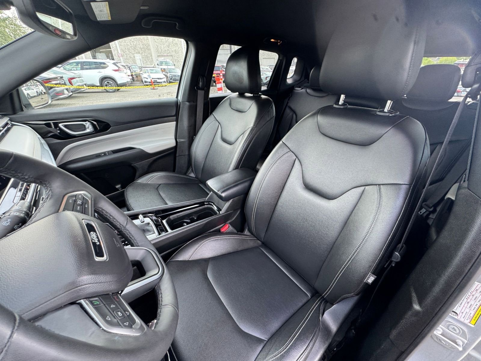 Used 2025 Jeep Compass Limited image 37
