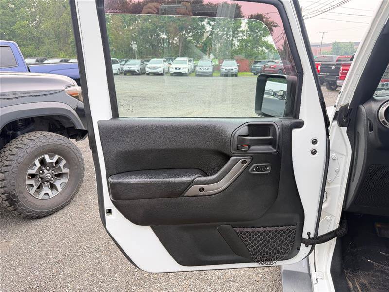 Used 2018 Jeep Wrangler Unlimited Sahara AWD/4WD image 12