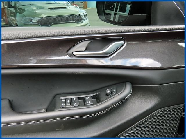 Certified 2023 Jeep Grand Cherokee Laredo w/ Trailer Tow Prep Group (B) AWD/4WD image 12