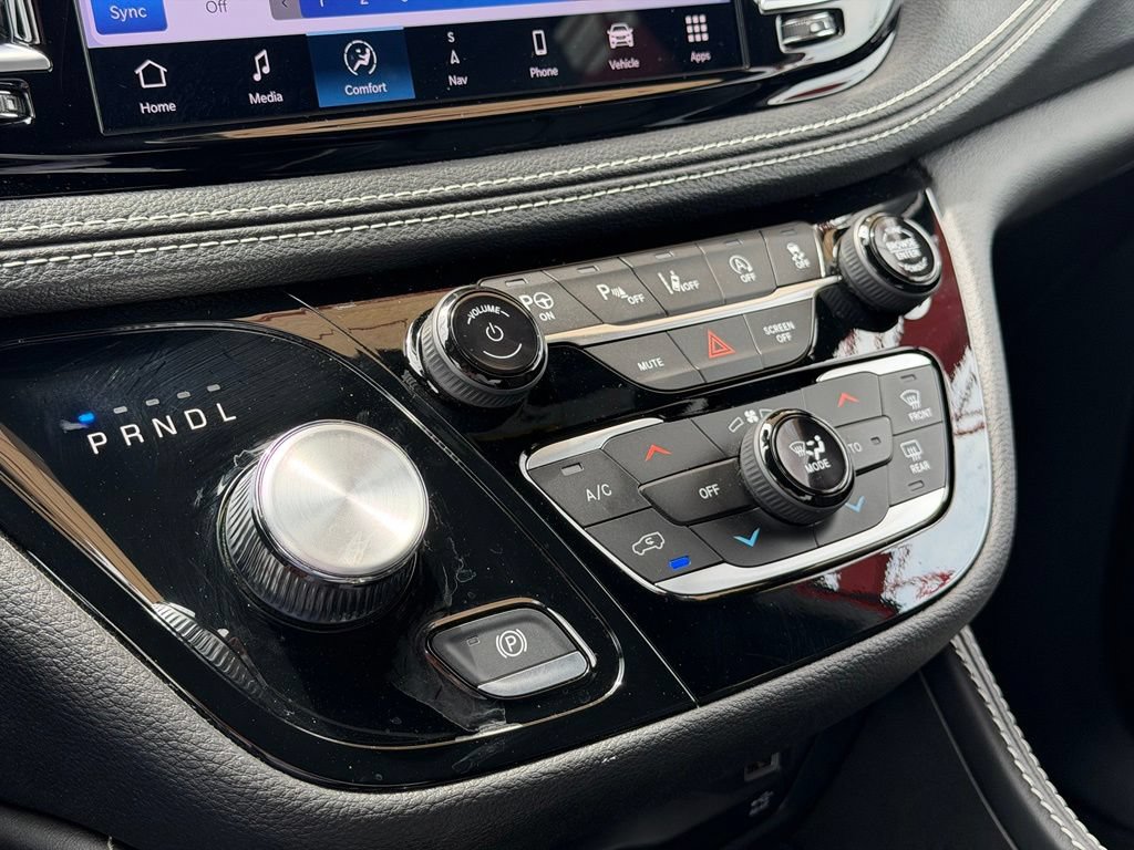 Used 2025 Chrysler Pacifica Limited w/ Uconnect Theater Family Group AWD/4WD image 22