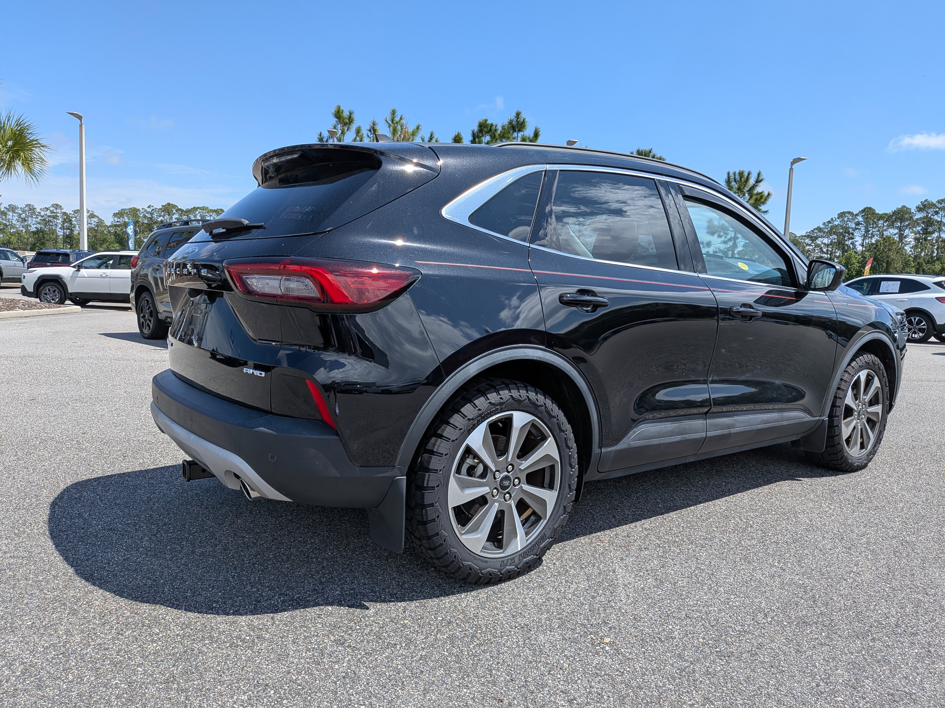Used 2023 Ford Escape Platinum AWD/4WD image 4
