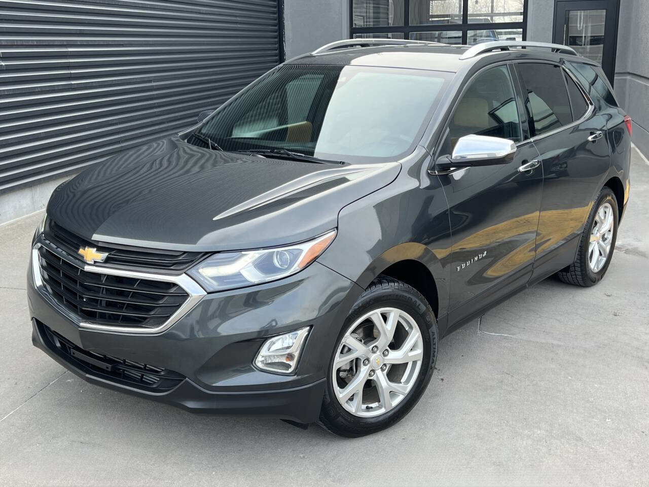 Used 2018 Chevrolet Equinox Premier image 2