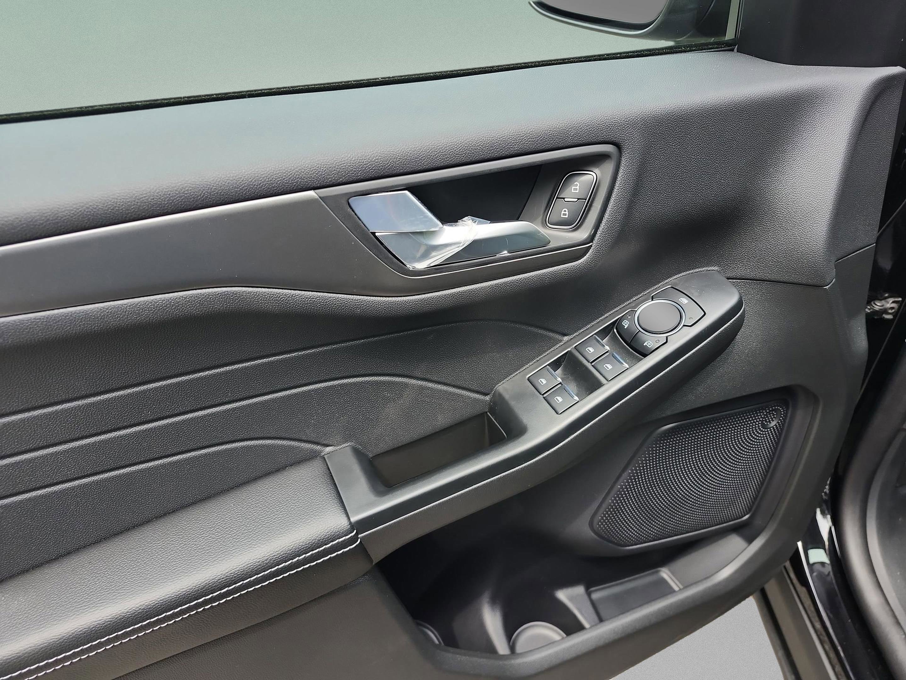 New 2025 Ford Escape SE image 15