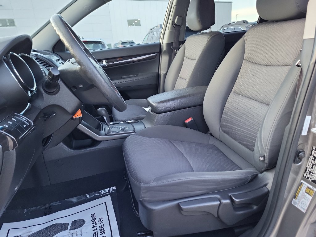 Used 2013 Kia Sorento LX image 14