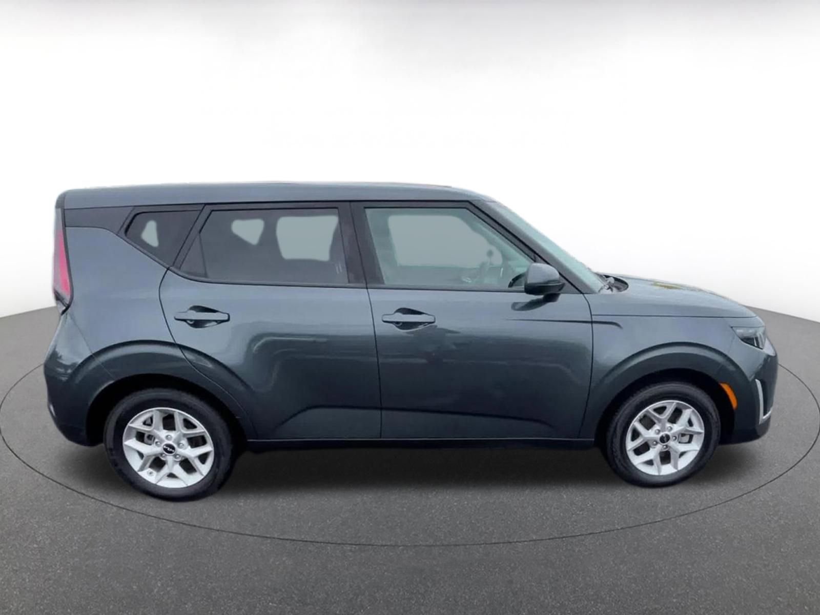 Used 2025 Kia Soul LX w/ LX Technology Package image 16